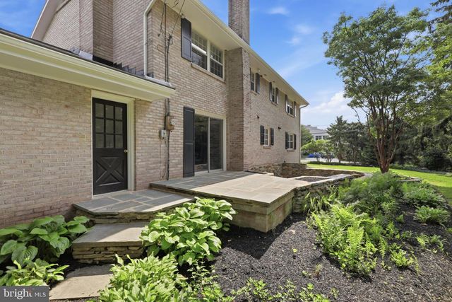 1300 NEWTON RD, Lancaster, PA 17603
