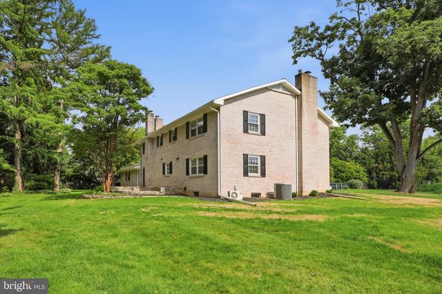 1300 NEWTON RD, Lancaster, PA 17603