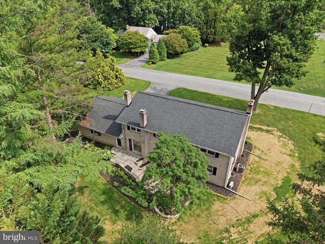 1300 NEWTON RD, Lancaster, PA 17603