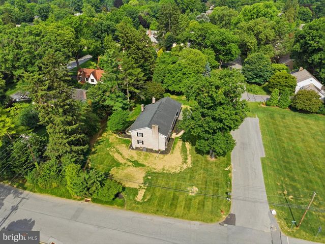 1300 NEWTON RD, Lancaster, PA 17603