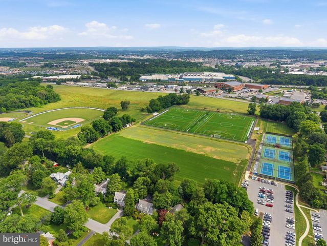 1300 NEWTON RD, Lancaster, PA 17603