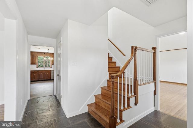 1300 NEWTON RD, Lancaster, PA 17603