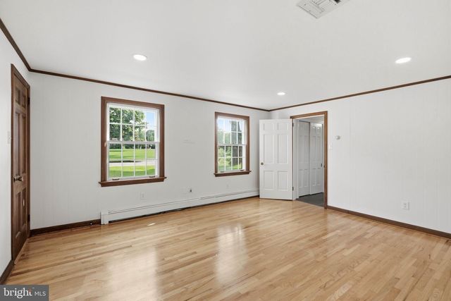 1300 NEWTON RD, Lancaster, PA 17603