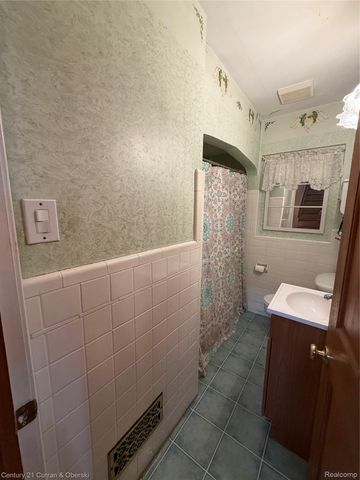 14843 White Avenue, Allen Park, MI 48101
