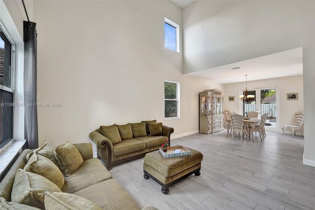 484 Cambridge Dr, Weston, FL 33326