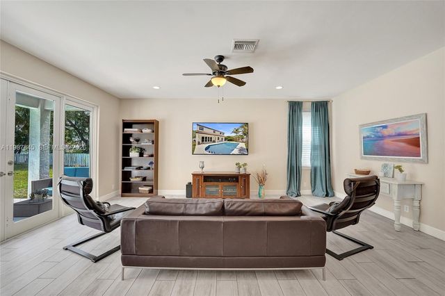 484 Cambridge Dr, Weston, FL 33326