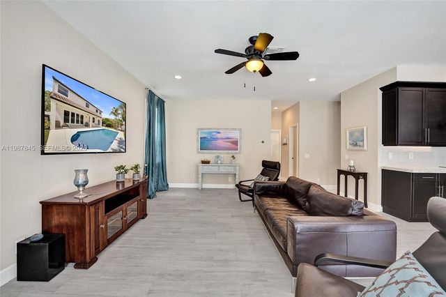 484 Cambridge Dr, Weston, FL 33326