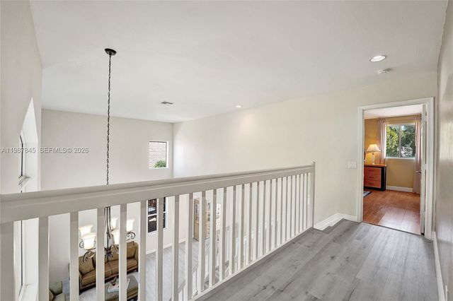 484 Cambridge Dr, Weston, FL 33326