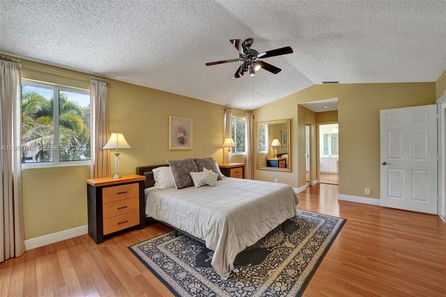 484 Cambridge Dr, Weston, FL 33326