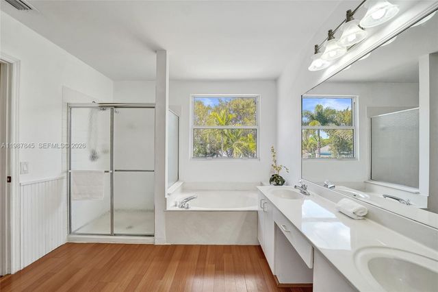 484 Cambridge Dr, Weston, FL 33326