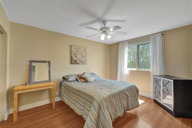 484 Cambridge Dr, Weston, FL 33326