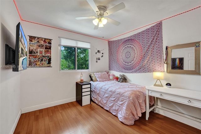 484 Cambridge Dr, Weston, FL 33326