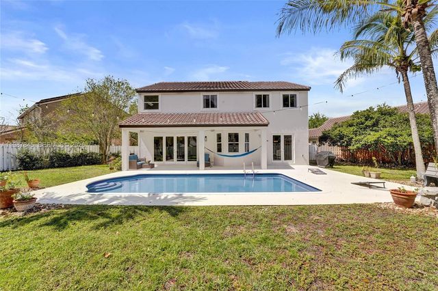 484 Cambridge Dr, Weston, FL 33326