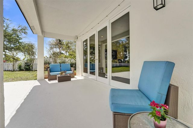 484 Cambridge Dr, Weston, FL 33326