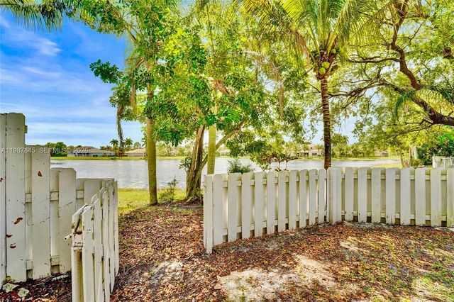 484 Cambridge Dr, Weston, FL 33326