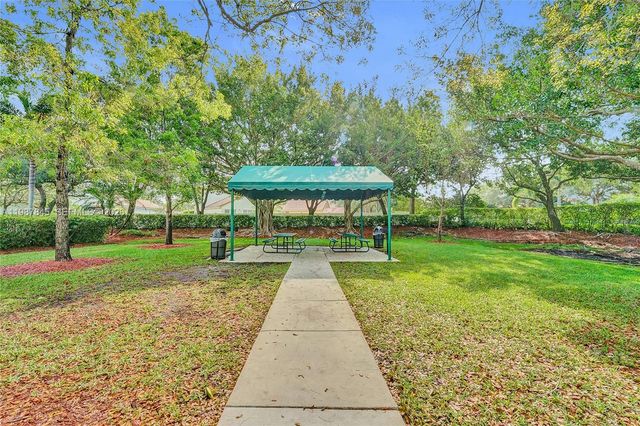 484 Cambridge Dr, Weston, FL 33326