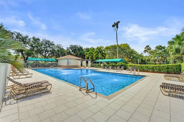 484 Cambridge Dr, Weston, FL 33326