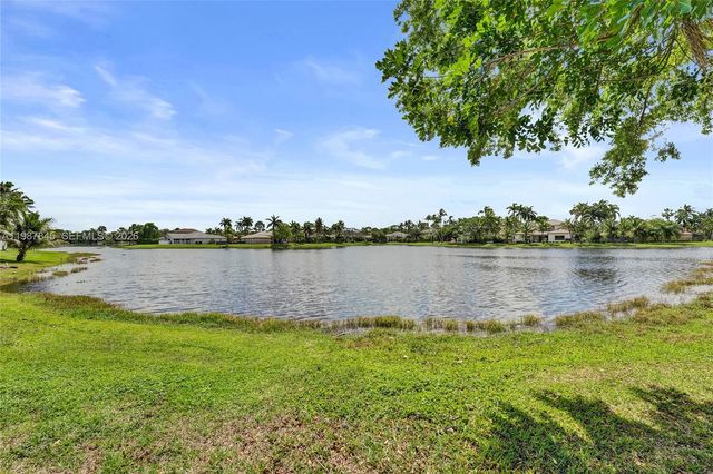 484 Cambridge Dr, Weston, FL 33326