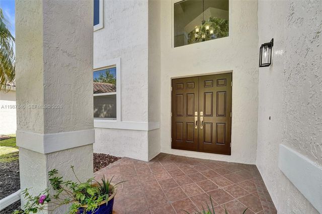 484 Cambridge Dr, Weston, FL 33326