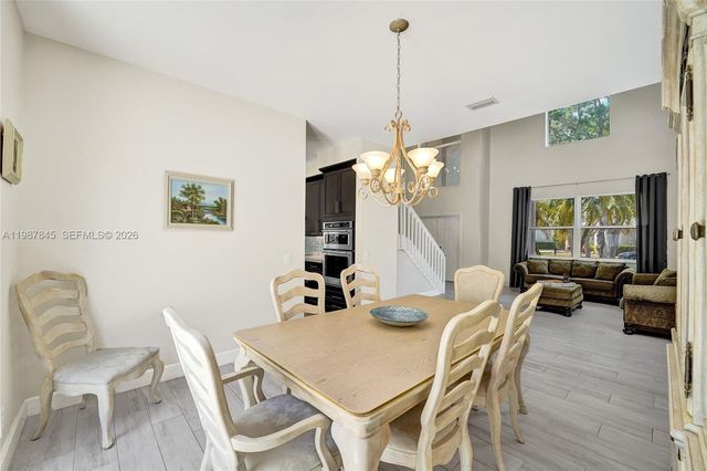 484 Cambridge Dr, Weston, FL 33326