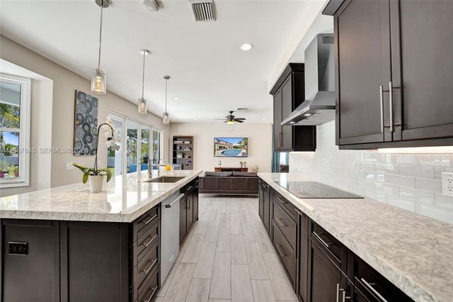 484 Cambridge Dr, Weston, FL 33326