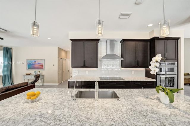 484 Cambridge Dr, Weston, FL 33326