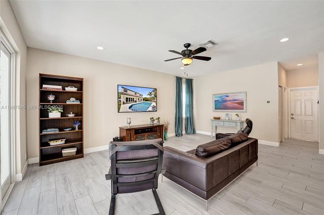 484 Cambridge Dr, Weston, FL 33326