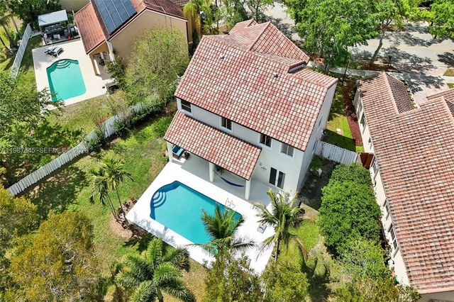 484 Cambridge Dr, Weston, FL 33326