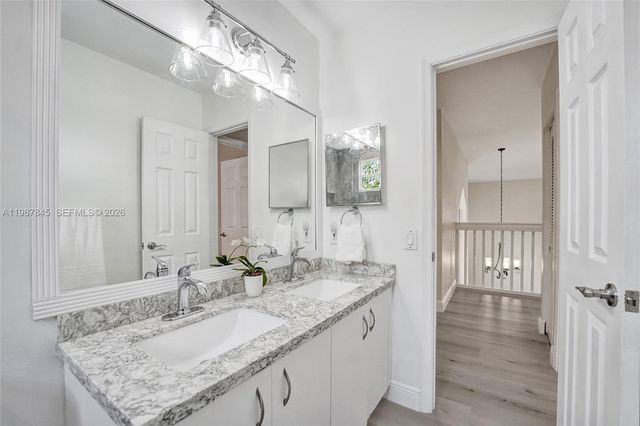 484 Cambridge Dr, Weston, FL 33326