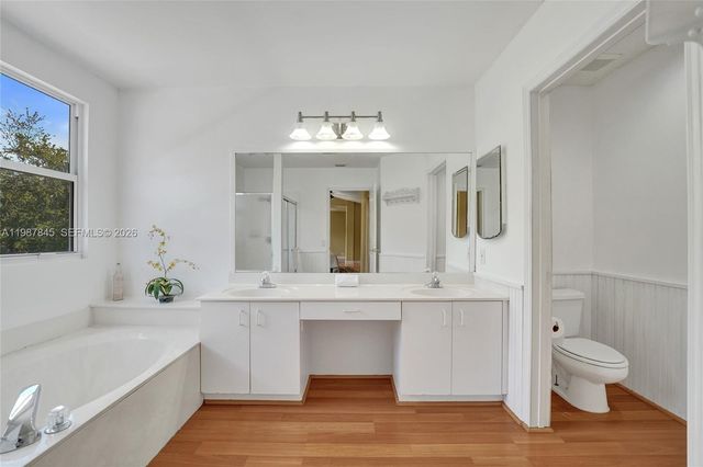 484 Cambridge Dr, Weston, FL 33326