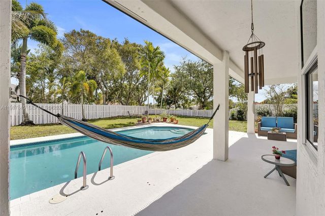 484 Cambridge Dr, Weston, FL 33326