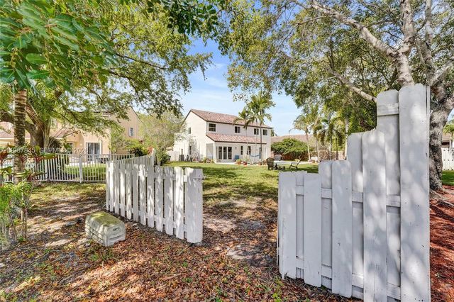 484 Cambridge Dr, Weston, FL 33326