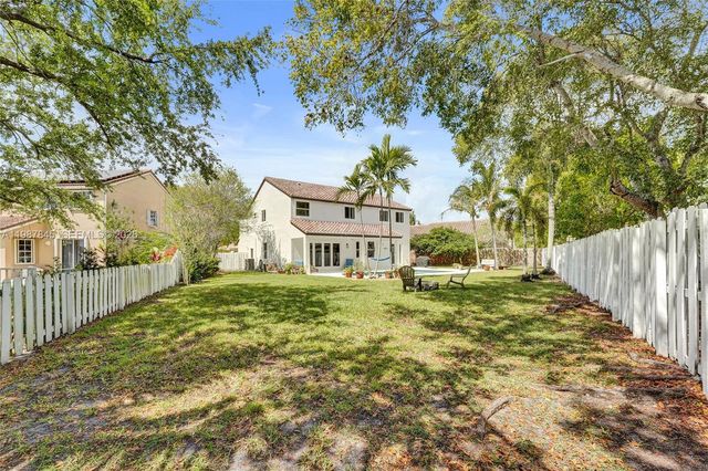 484 Cambridge Dr, Weston, FL 33326