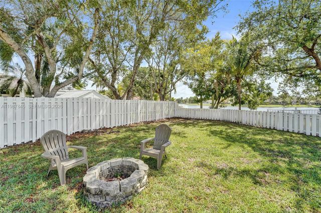 484 Cambridge Dr, Weston, FL 33326