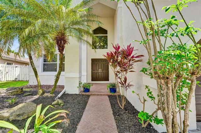 484 Cambridge Dr, Weston, FL 33326
