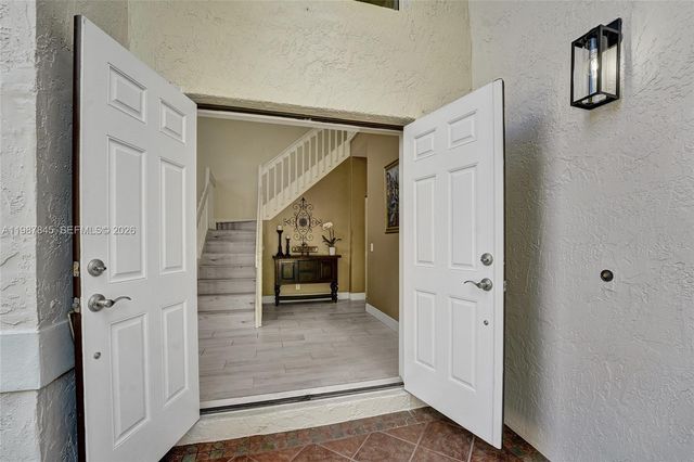 484 Cambridge Dr, Weston, FL 33326