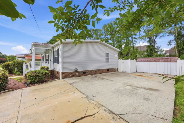 3265 Lyndon Dr., Little River, SC 29566