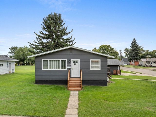 1204 6th Ave NE, Minot, ND 58703