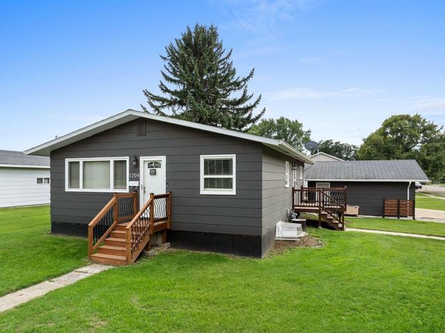 1204 6th Ave NE, Minot, ND 58703