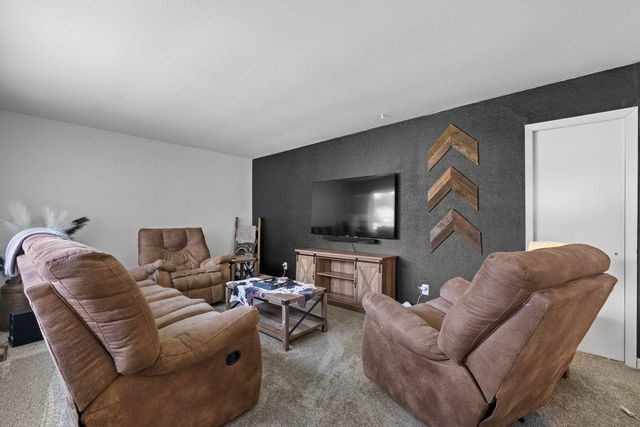 1204 6th Ave NE, Minot, ND 58703
