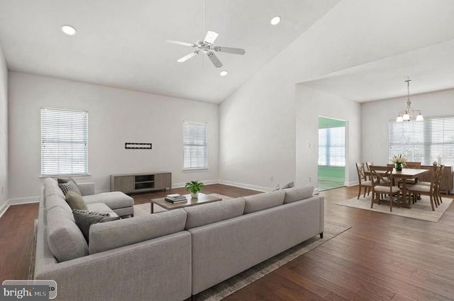 18 DEVALINDER DR, Newark, DE 19702