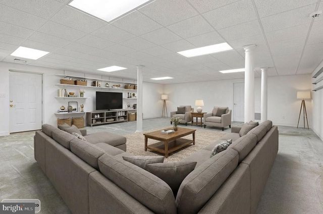 18 DEVALINDER DR, Newark, DE 19702