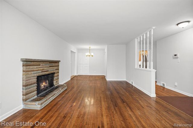 2360 Pineview, West Bloomfield, MI 48324