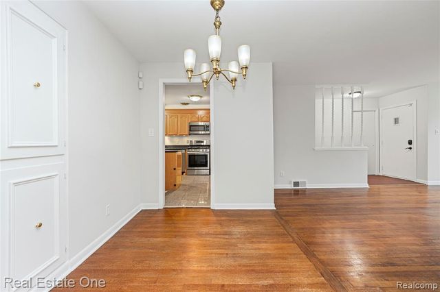 2360 Pineview, West Bloomfield, MI 48324