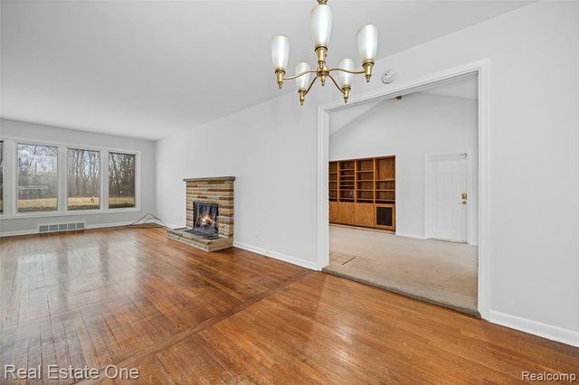 2360 Pineview, West Bloomfield, MI 48324