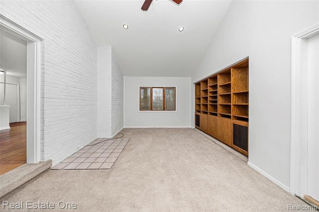 2360 Pineview, West Bloomfield, MI 48324