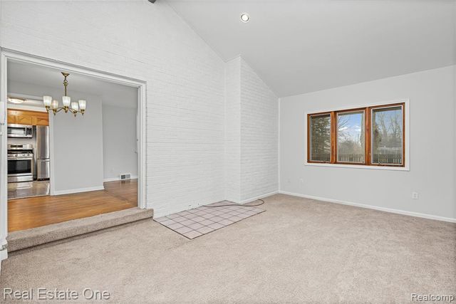 2360 Pineview, West Bloomfield, MI 48324