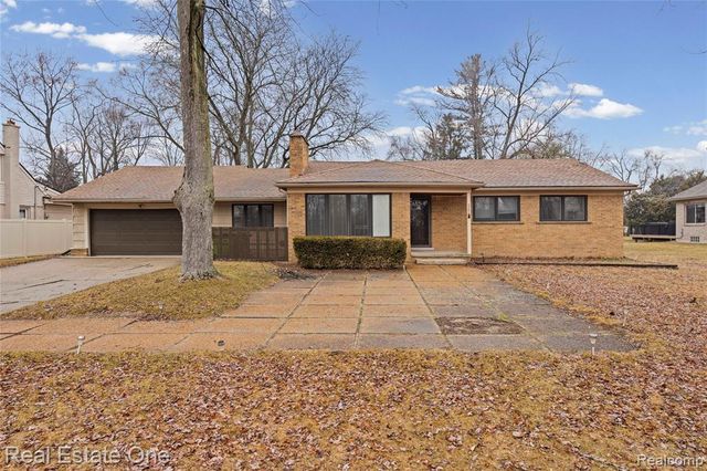 2360 Pineview, West Bloomfield, MI 48324