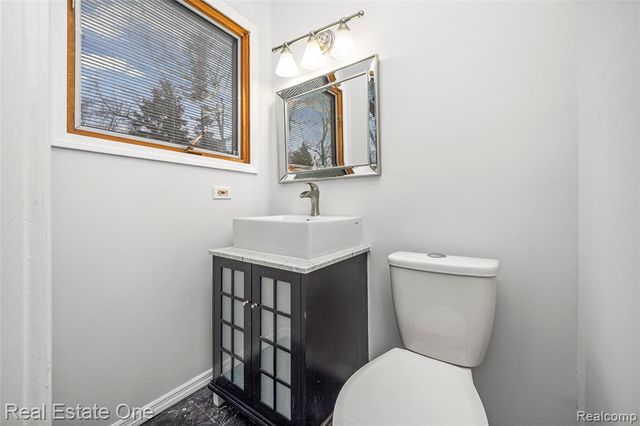 2360 Pineview, West Bloomfield, MI 48324