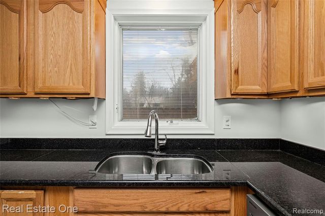 2360 Pineview, West Bloomfield, MI 48324